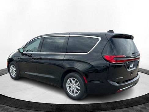 New 2026 Chrysler Pacifica Select FWD image 3
