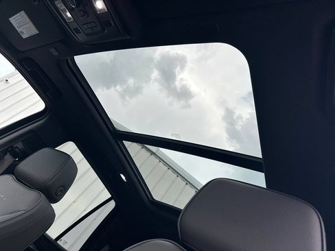 Used 2023 GMC Yukon Denali RWD image 33