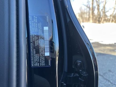 Certified 2025 Volvo XC60 B5 Core image 33