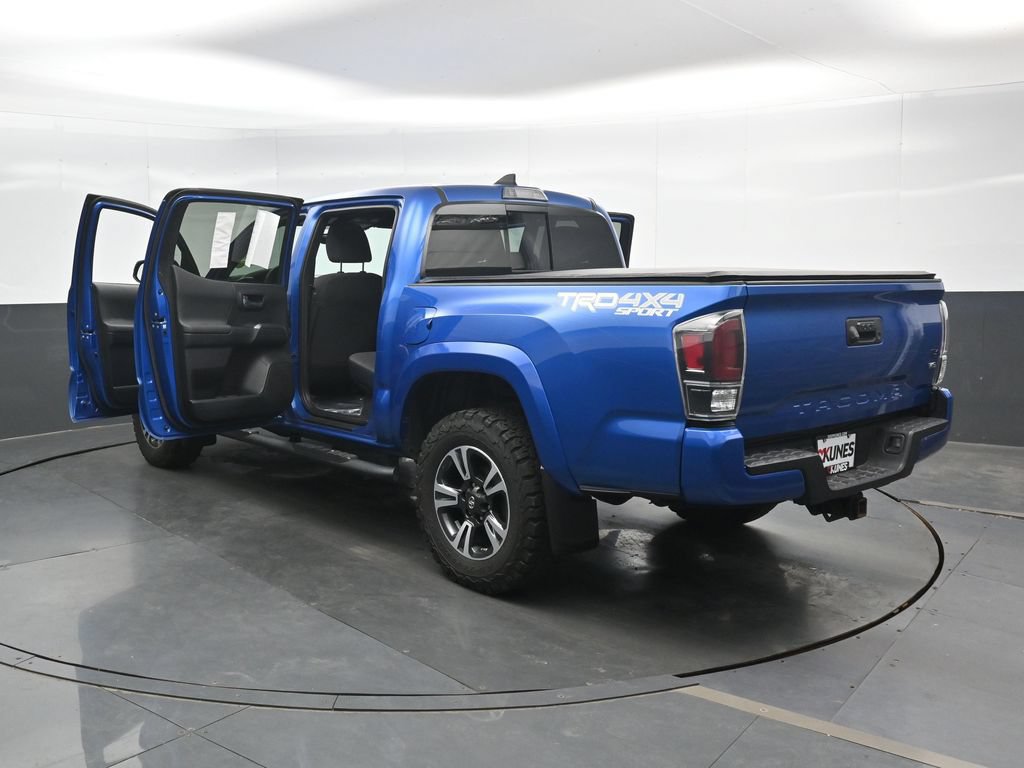 Used 2018 Toyota Tacoma TRD Sport AWD/4WD image 49