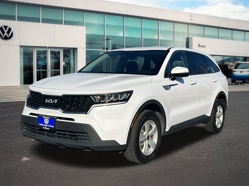Used 2022 Kia Sorento LX image 1