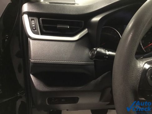 Used 2019 Toyota RAV4 LE image 22