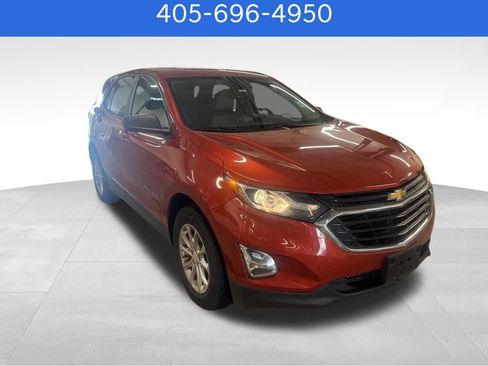 Used 2020 Chevrolet Equinox LS w/ LS Convenience Package image 2