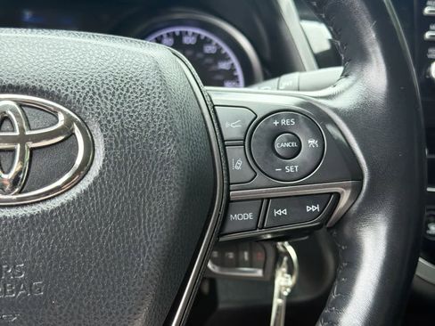 Used 2022 Toyota Camry SE w/ Cold Weather Package FWD image 25