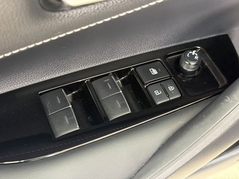 Used 2025 Toyota Corolla SE FWD image 25