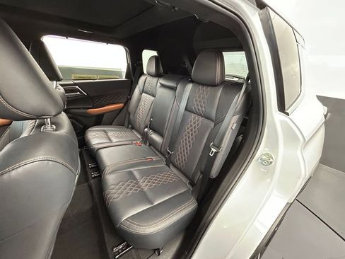 Used 2024 Mitsubishi Outlander SEL AWD/4WD image 43