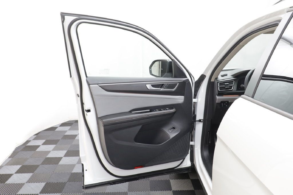 Used 2026 Volkswagen Atlas Peak Edition AWD/4WD image 5