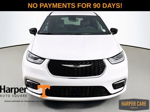 New 2026 Chrysler Pacifica Select image 2