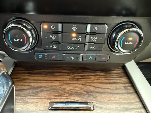 Used 2020 Ford F150 Lariat w/ Trailer Tow Package AWD/4WD image 42