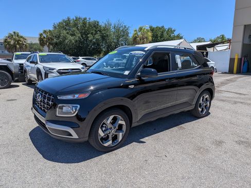 Used 2023 Hyundai Venue SEL FWD image 8