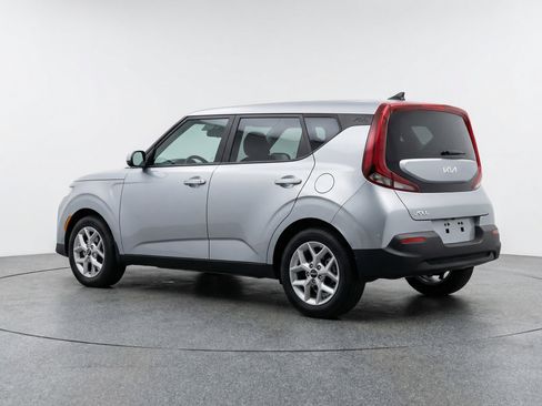 Used 2025 Kia Soul LX w/ LX Technology Package image 6