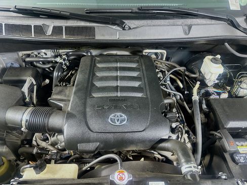Used 2018 Toyota Sequoia Limited w/ Safety & Convenience Package AWD/4WD image 35