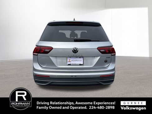 Used 2024 Volkswagen Tiguan SE w/ Panoramic Sunroof Package AWD/4WD image 8