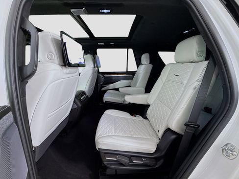 Used 2025 Cadillac Escalade Premium Luxury Platinum image 26