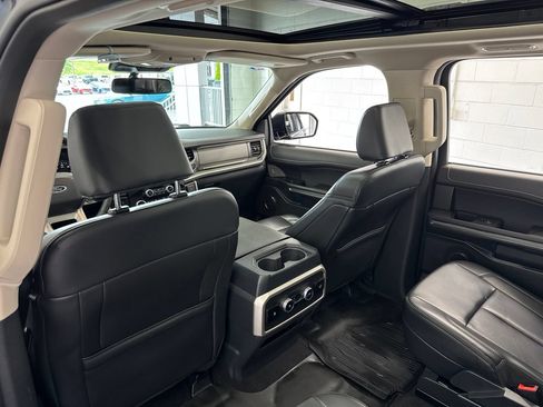 Used 2024 Ford Expedition XLT AWD/4WD image 39