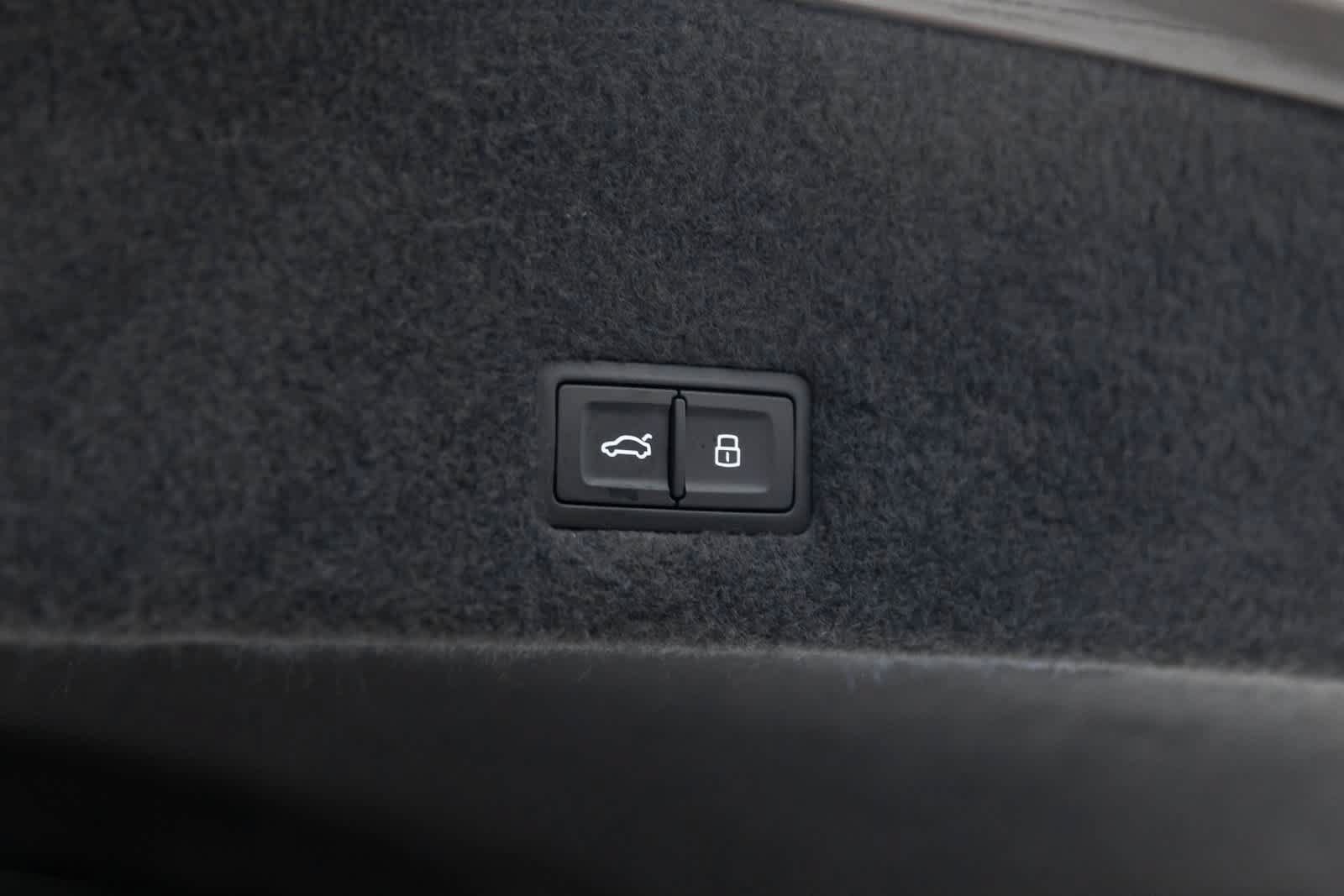 Used 2022 Lamborghini Urus AWD/4WD image 49