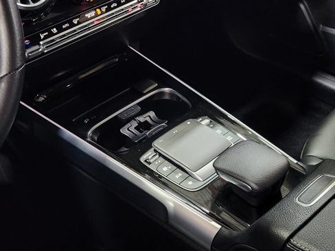 Used 2022 Mercedes-Benz GLB 250 image 35