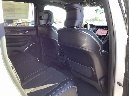 New 2025 Jeep Grand Cherokee Overland w/ Luxury Tech Group IV image 32