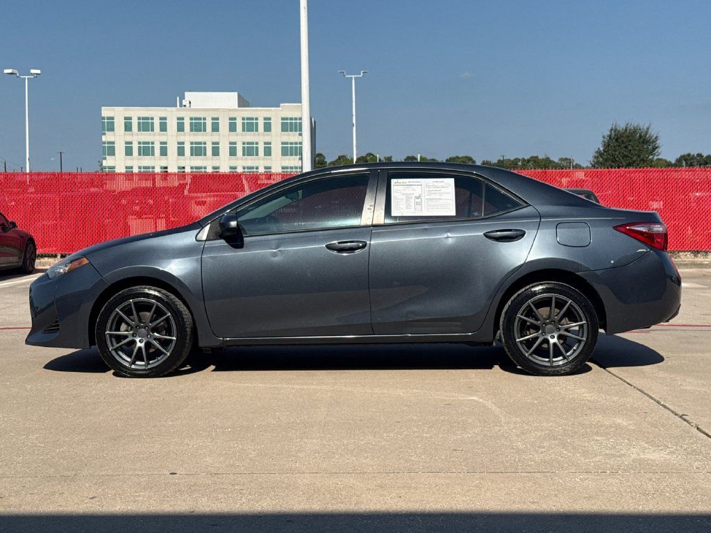 Used 2017 Toyota Corolla LE FWD image 3