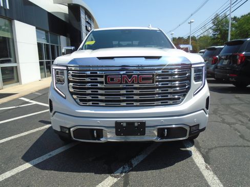 Used 2023 GMC Sierra 1500 Denali w/ Denali Reserve Package AWD/4WD image 4