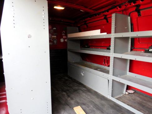 Used 2009 Chevrolet Express 2500 image 33