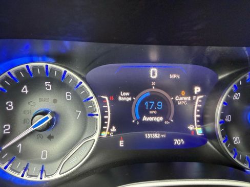 Used 2022 Chrysler Pacifica Touring-L FWD image 17