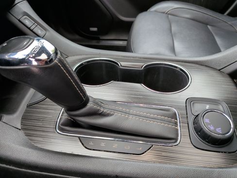 Used 2019 GMC Acadia SLT image 23