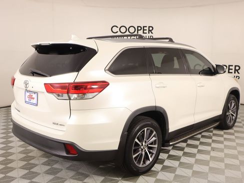 Used 2019 Toyota Highlander XLE image 21