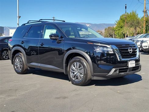 New 2025 Nissan Pathfinder SV image 14