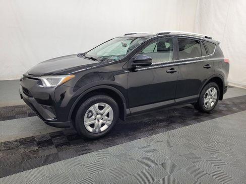 Used 2016 Toyota RAV4 LE AWD/4WD image 2