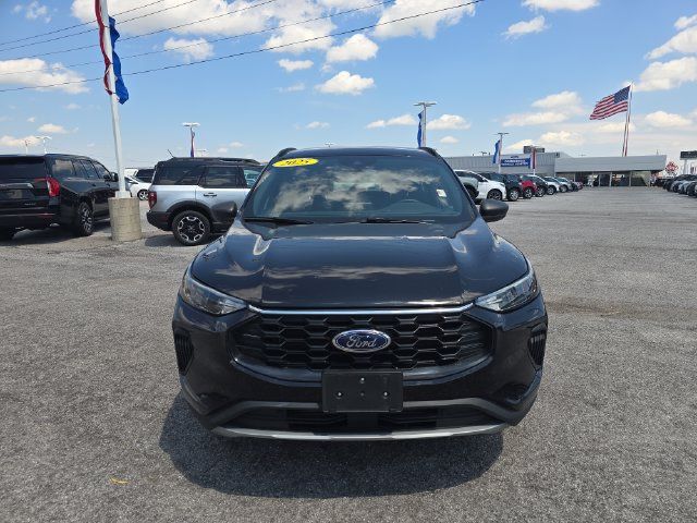 Certified 2025 Ford Escape ST-Line AWD/4WD image 10