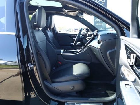 Used 2025 Mercedes-Benz GLC 300 4MATIC image 29