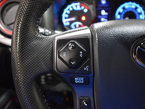 Used 2020 Toyota Tacoma TRD Off-Road w/ Technology Package AWD/4WD image 18