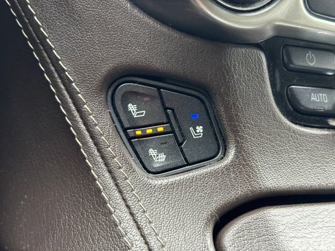 Used 2020 Chevrolet Suburban Premier RWD image 11