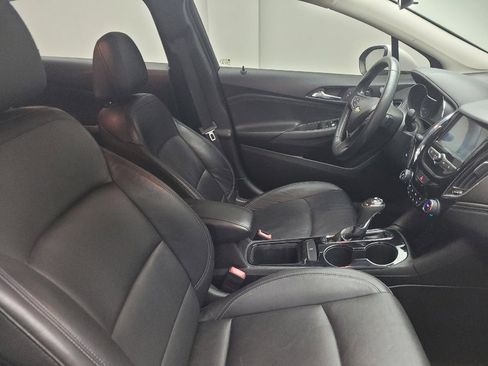 Used 2018 Chevrolet Cruze Premier FWD image 21