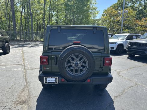 Used 2024 Jeep Wrangler Sport S AWD/4WD image 8