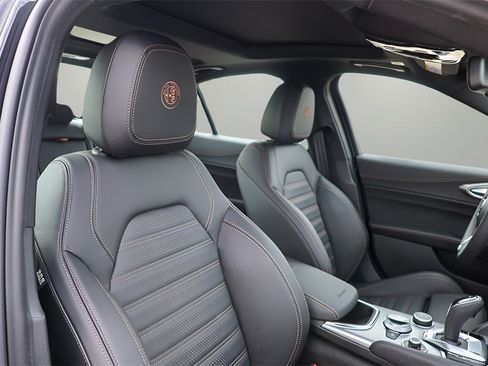 New 2025 Alfa Romeo Giulia Intensa w/ Driving Assist Package image 21