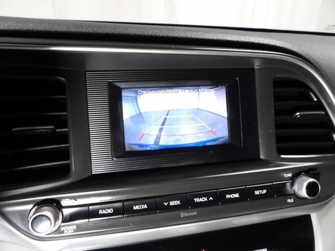 Used 2019 Hyundai Elantra SE FWD image 11