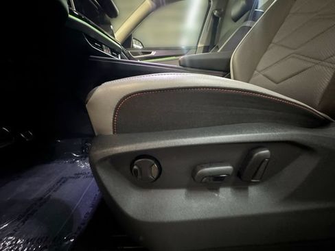 Certified 2025 Volkswagen Atlas Peak Edition SE AWD/4WD image 15