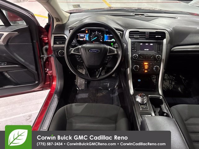 Used 2017 Ford Fusion SE FWD image 27