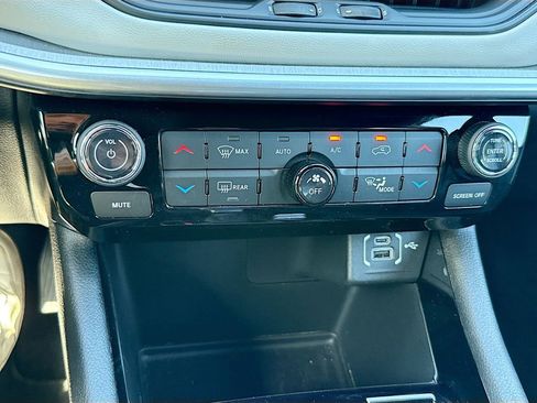 Used 2026 Jeep Compass Limited image 17