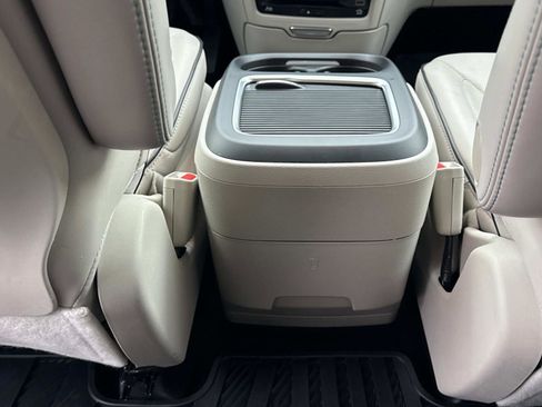 Used 2020 Chrysler Pacifica Limited w/ Advanced Safetytec Group image 15