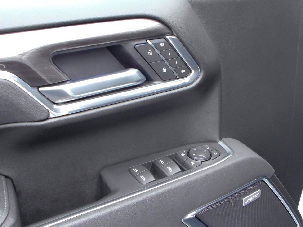 Used 2025 Chevrolet Silverado 1500 LTZ w/ LTZ Premium Package AWD/4WD image 12