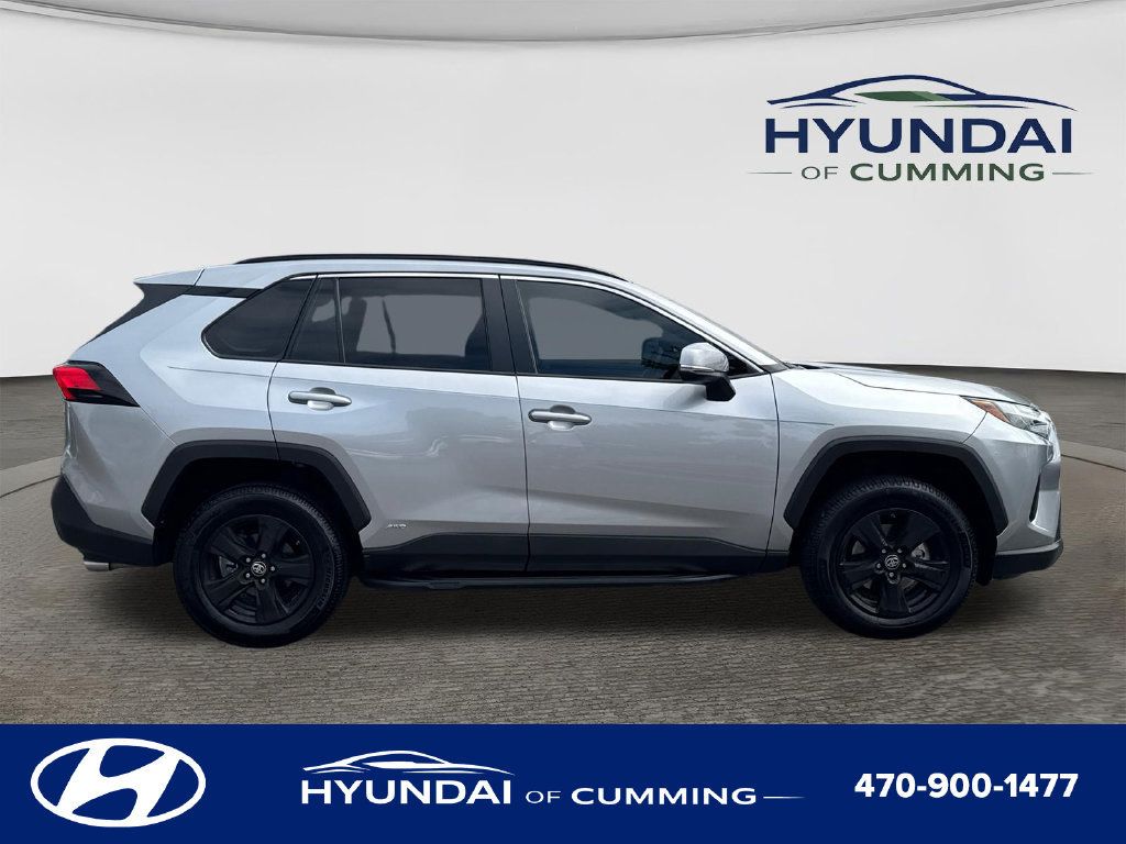 Used 2024 Toyota RAV4 LE AWD/4WD image 9