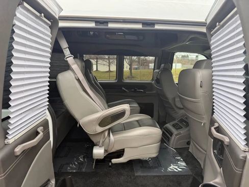 Used 2017 Chevrolet Express 2500 image 9