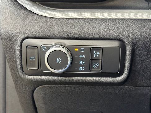 Used 2023 Ford Explorer XLT w/ Equipment Group 202A image 31