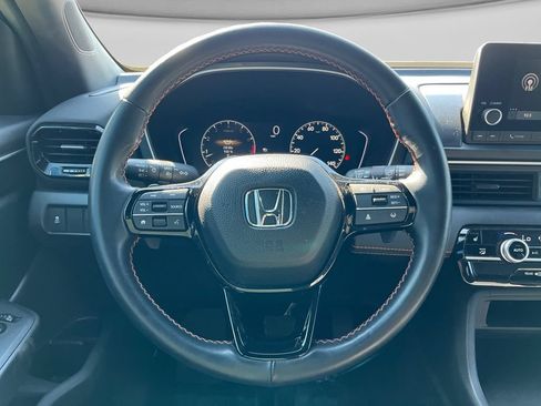Used 2025 Honda Pilot Sport image 15
