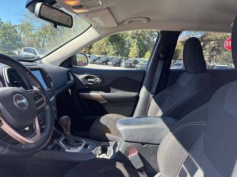 Used 2017 Jeep Cherokee Latitude image 17
