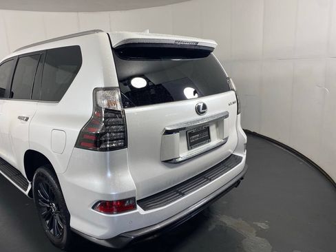 Used 2023 Lexus GX 460 Premium w/ Accessory Package AWD/4WD image 10