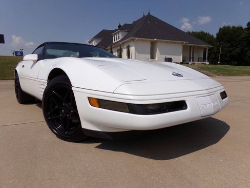 Used 1992 Chevrolet Corvette Convertible RWD image 9